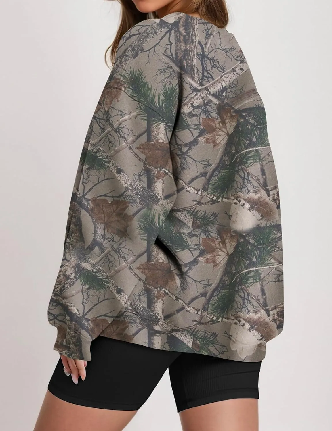 Womens Camo Sweatshirt Oversized Graphic Maple Leaf Print Crewneck Long Sleeve Y2k Trendy Fall Pullover Hoodies