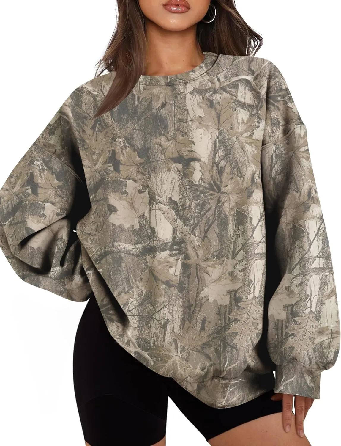Womens Camo Sweatshirt Oversized Graphic Maple Leaf Print Crewneck Long Sleeve Y2k Trendy Fall Pullover Hoodies