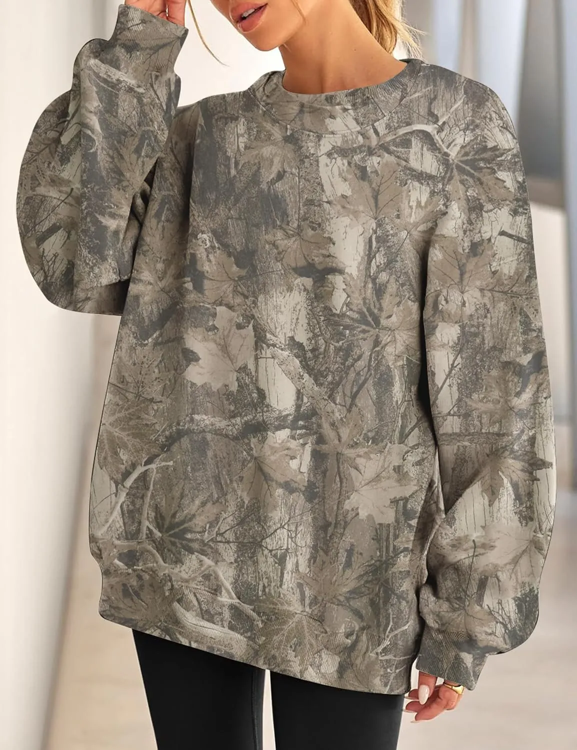 Womens Camo Sweatshirt Oversized Graphic Maple Leaf Print Crewneck Long Sleeve Y2k Trendy Fall Pullover Hoodies